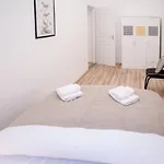Very central spacious AC apartment