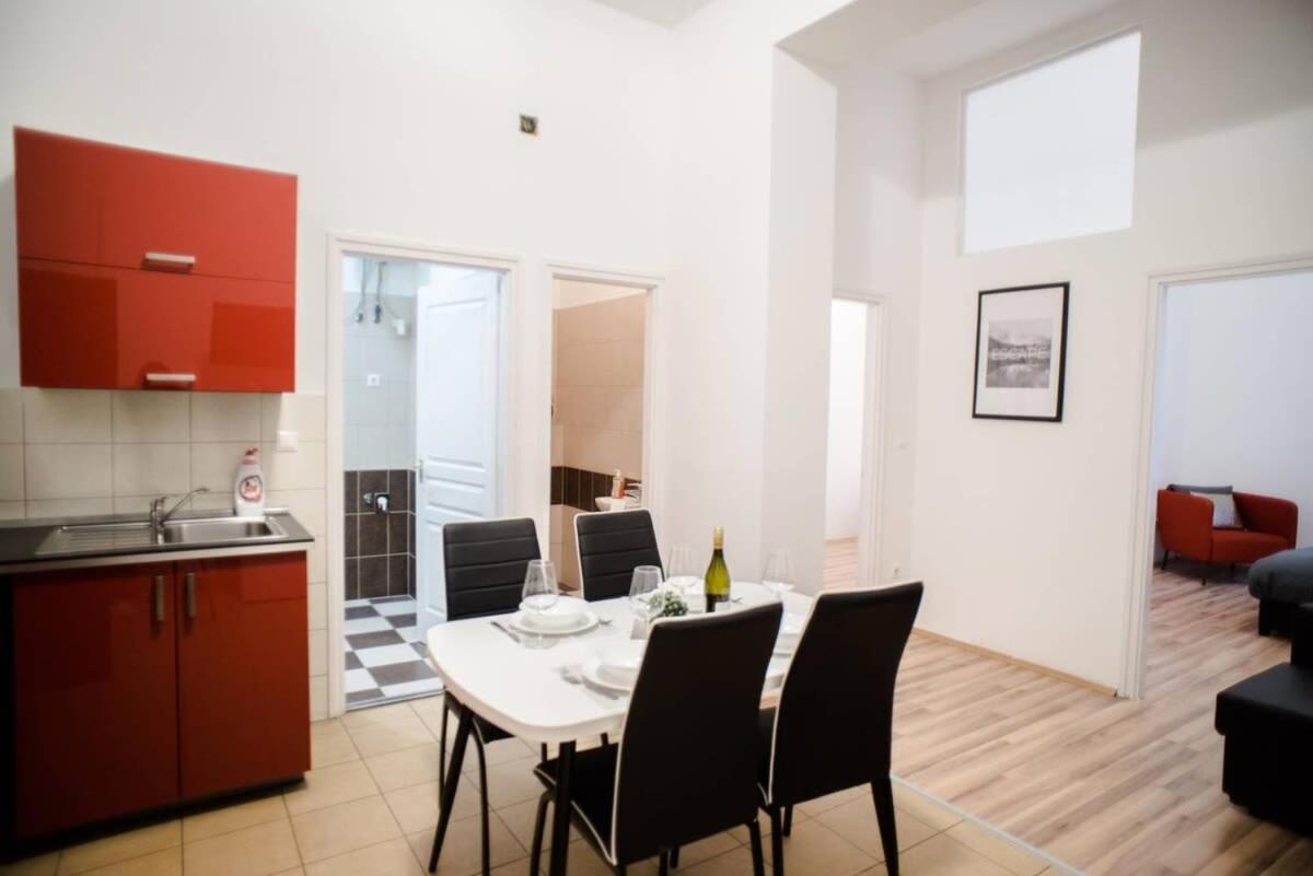 Very Spacious Ac Apartamento *