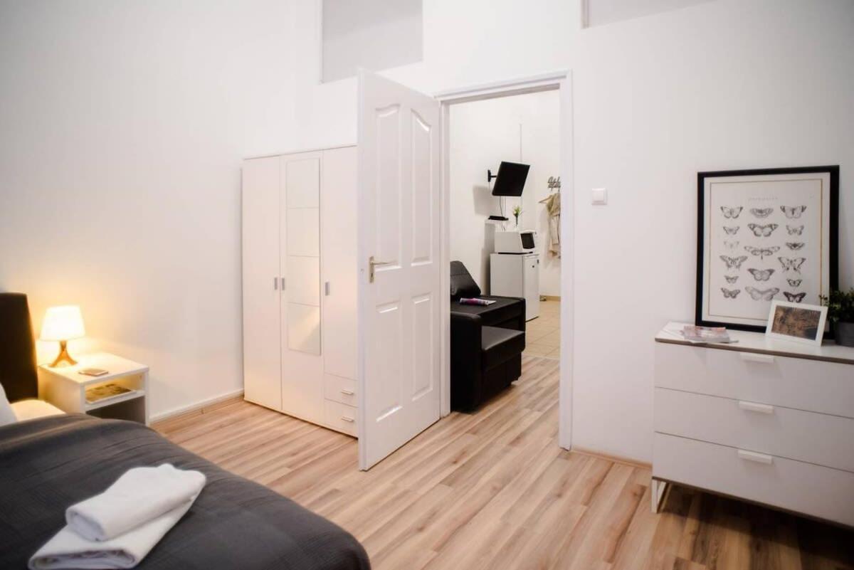 Very Spacious Ac Apartamento
